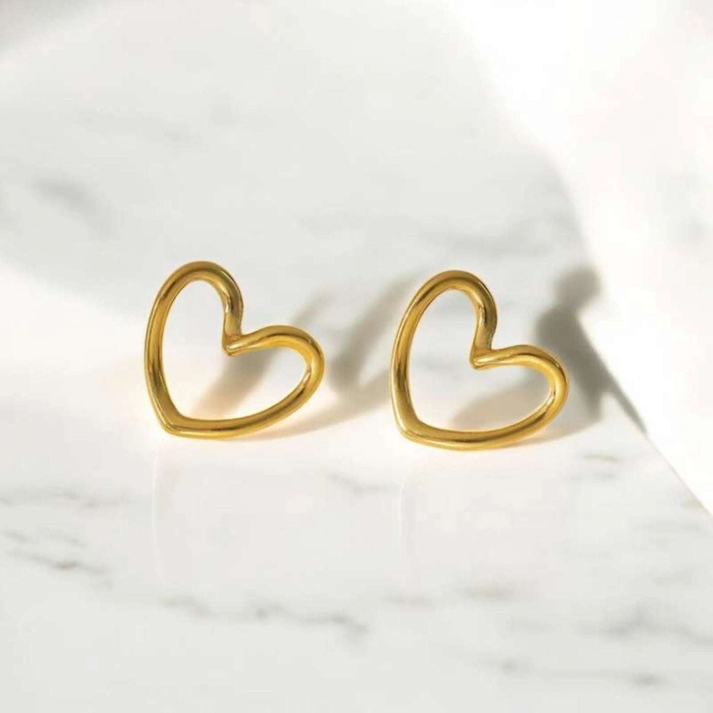 Heart stud earring - Thecharmingcharms09