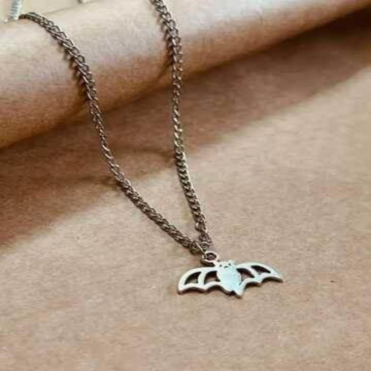 Batman chain 01 - Thecharmingcharms09