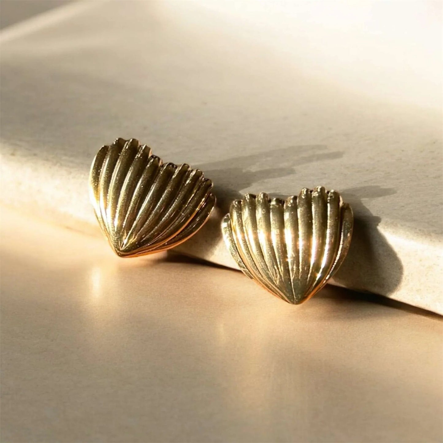 Heart shell earring - Thecharmingcharms09